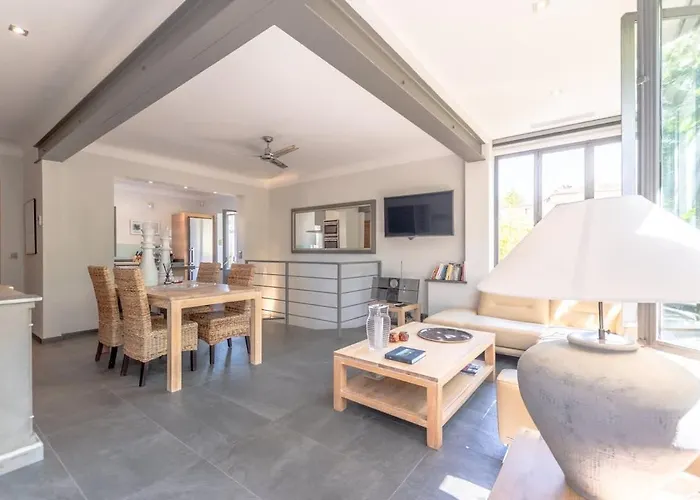 Loft Jasmin L Terrace & Space L Shellter Rentals